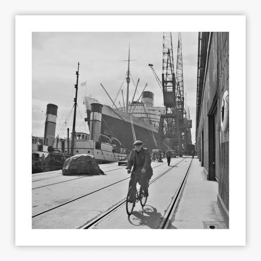 Queen Elizabeth At Southampton - Image 2