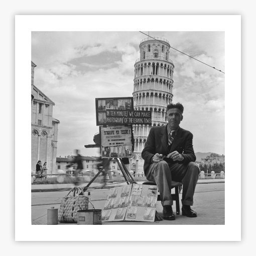 Tourist Photographer - Image 2