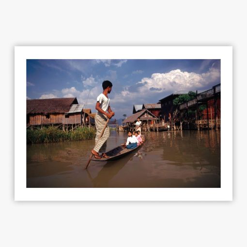 Leg Rowing On Inle Lake - Image 2